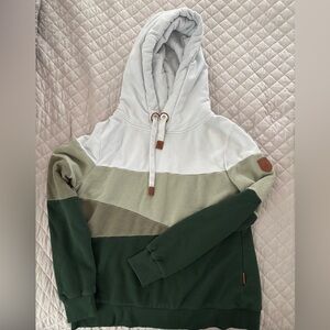 Wanakome Women’s Green and White Hoodie Sweater